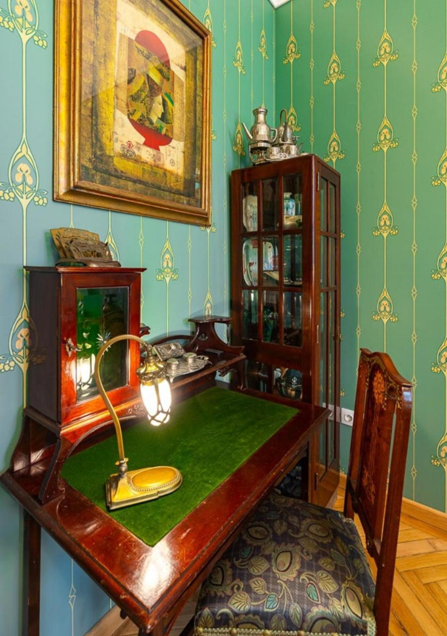 Luxury Art Nouveau Next To Parliament Building Apartment Budapest