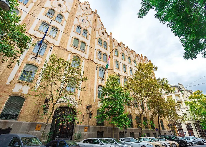 Luxury Art Nouveau Apartment Next To Parliament Building
