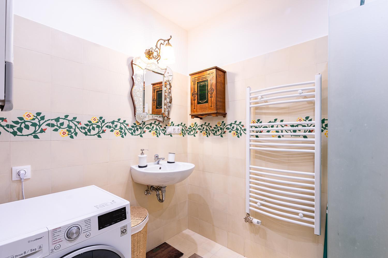 Apartment Luxury Art Nouveau Next To Parliament Building Budapest
