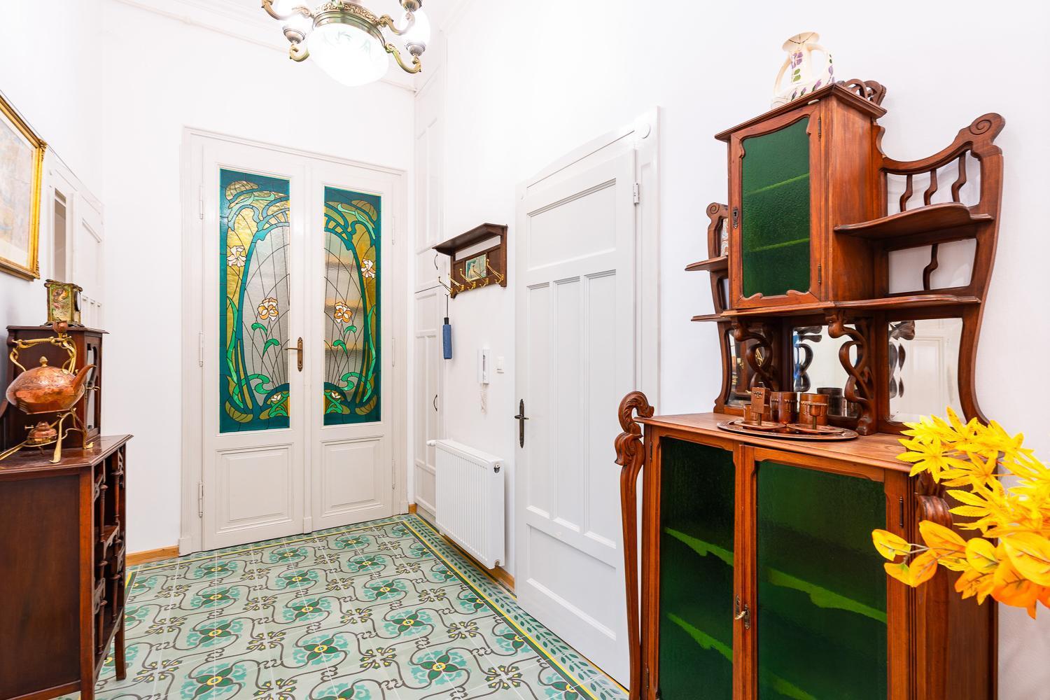 Apartment Luxury Art Nouveau Next To Parliament Building Budapest