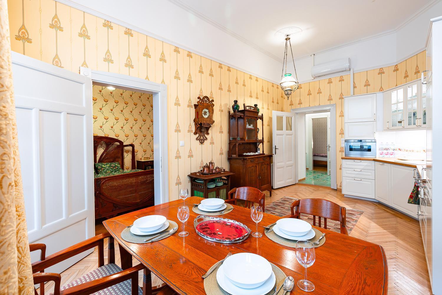 Apartment Luxury Art Nouveau Next To Parliament Building *