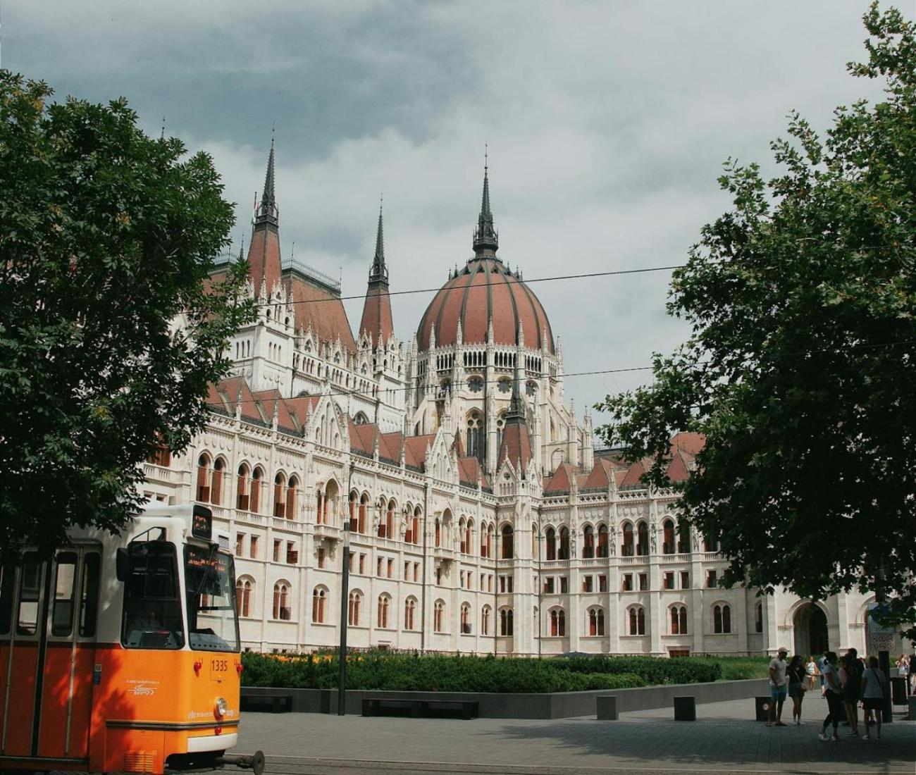 Apartment Luxury Art Nouveau Next To Parliament Building